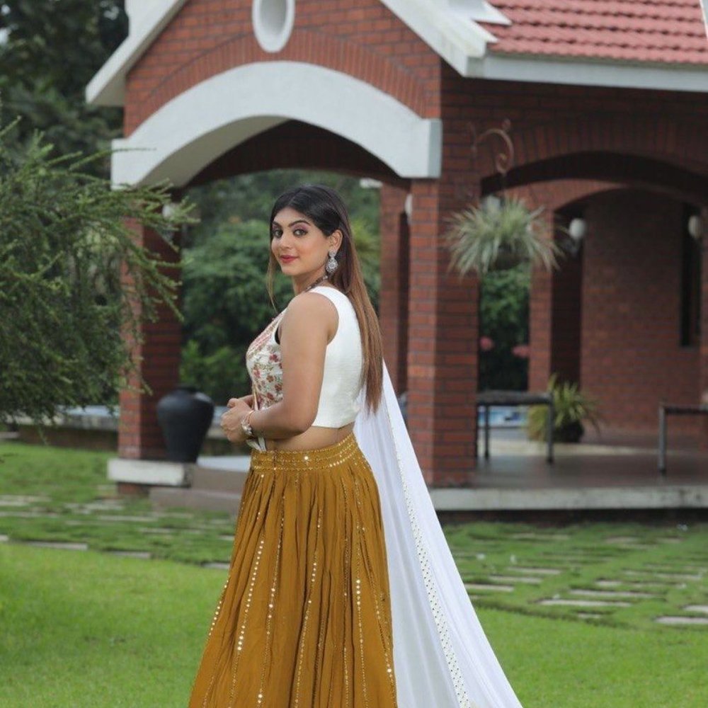 BEAUTIFUL READY TO WEAR FULL STITCH GWEORGETTE SEQUENCE EMBROIDERY WORK LEHENGHA - Picture 4 of 7